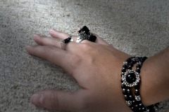Detalle-mano-con-pulsera