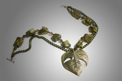 Collar hoja y cuarzos dorados