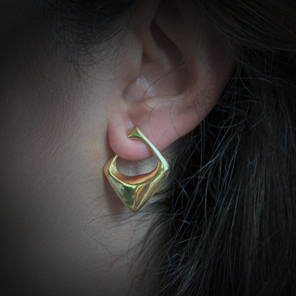 Pendientes contemporáneos flecha baño de oro - Imagen 2