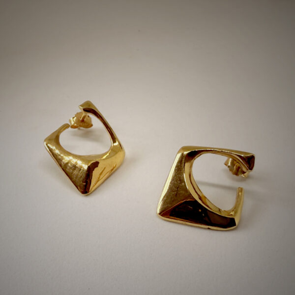 Pendientes contemporáneos flecha baño de oro - Imagen 3